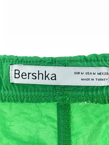 m Beden yeşil Renk Bershka Düz Kesim %70 İndirimli.