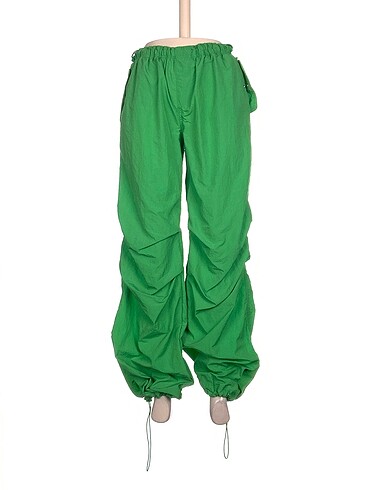 Bershka Düz Kesim %70 İndirimli.