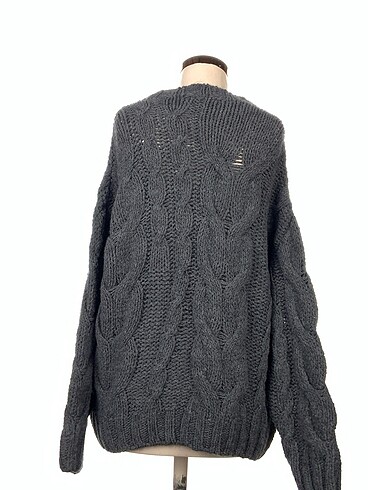 m Beden Bershka Kazak / Triko %70 İndirimli.