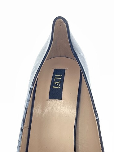 40 Beden siyah Renk ilvi Stiletto %70 İndirimli.