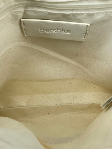 Beden Bershka Çapraz Çanta %70 İndirimli.