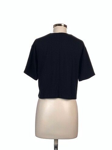 36 Beden Stradivarius T-shirt %70 İndirimli.