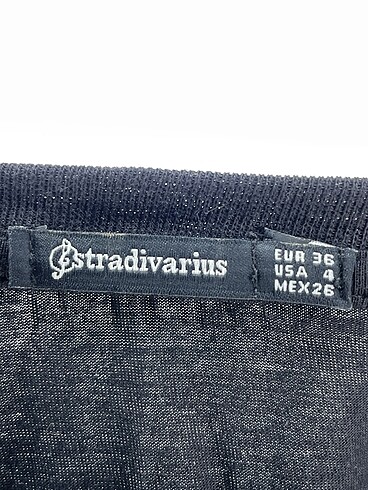 36 Beden siyah Renk Stradivarius T-shirt %70 İndirimli.