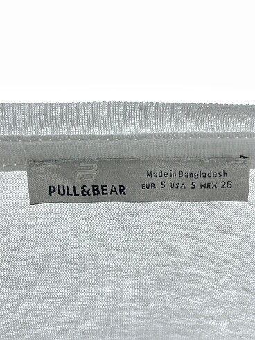 s Beden beyaz Renk Pull and Bear T-shirt %70 İndirimli.