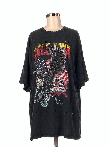 Bershka T-shirt %70 İndirimli.