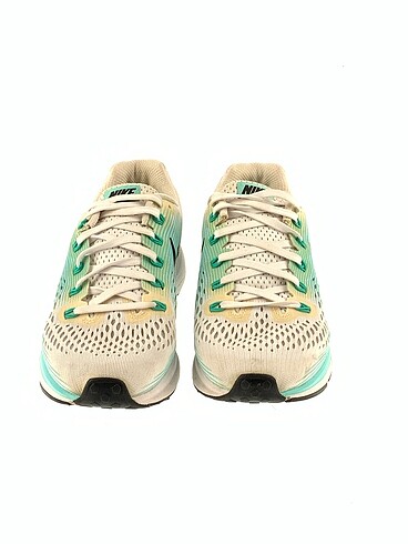 39 Beden Nike Spor Ayakkabı %70 İndirimli.