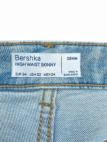 34 Beden mavi Renk Bershka Jean / Kot %70 İndirimli.
