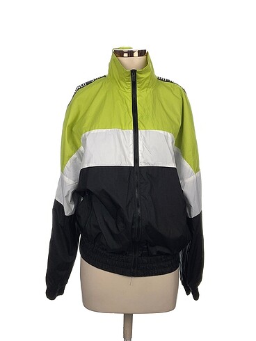 Bershka Spor Dış Giyim %70 İndirimli.