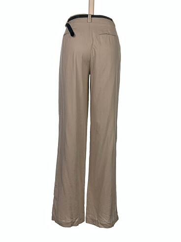 36 Beden Stradivarius Düz Kesim %70 İndirimli.