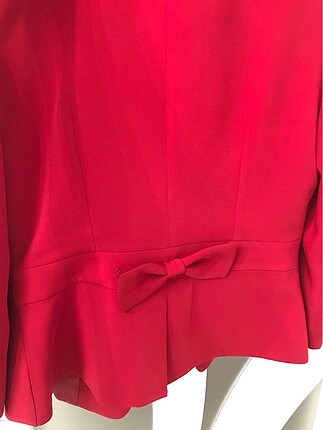 44 Beden kırmızı Renk Lacrima marka kırmızı kısa ceket