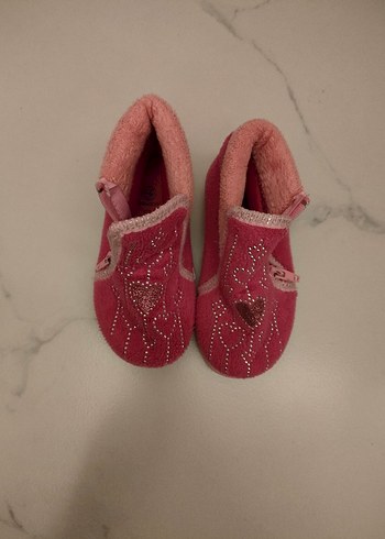 Pembe Nakışlı Kız Çocuk Ev Terliği