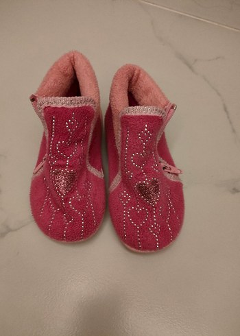 23 Beden pembe Renk Pembe Nakışlı Kız Çocuk Ev Terliği