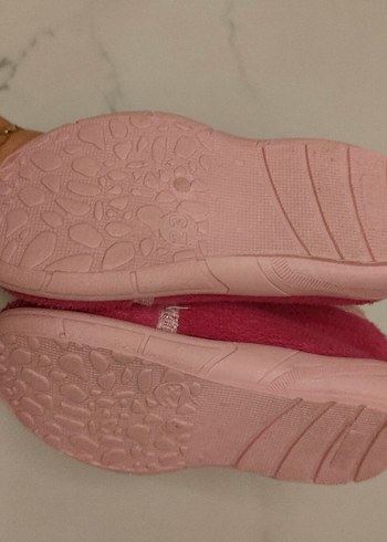 Gezer Pembe Nakışlı Kız Çocuk Ev Terliği