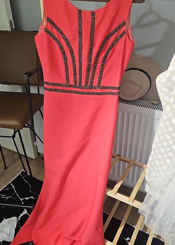 Kırmızı Parlak Desenli Kadın Uzun Abiye Elbise - Görsel 4