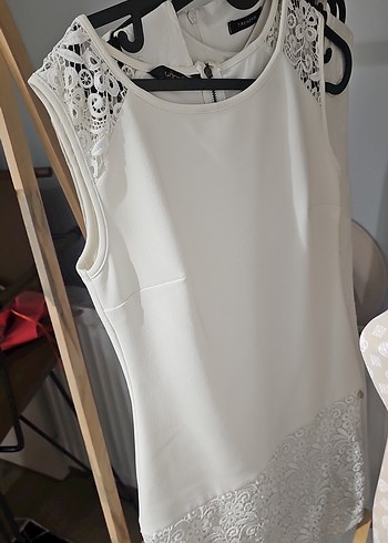 Dantel Detaylı Beyaz Kolsuz Bluz - Görsel 5