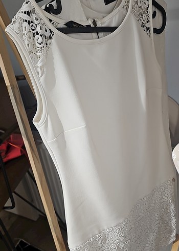 Dantel Detaylı Beyaz Kolsuz Bluz - Görsel 4