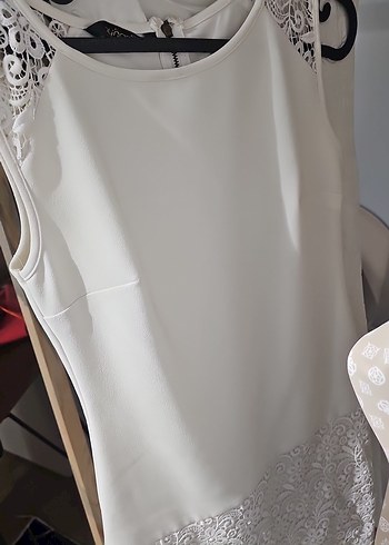 Dantel Detaylı Beyaz Kolsuz Bluz - Görsel 2