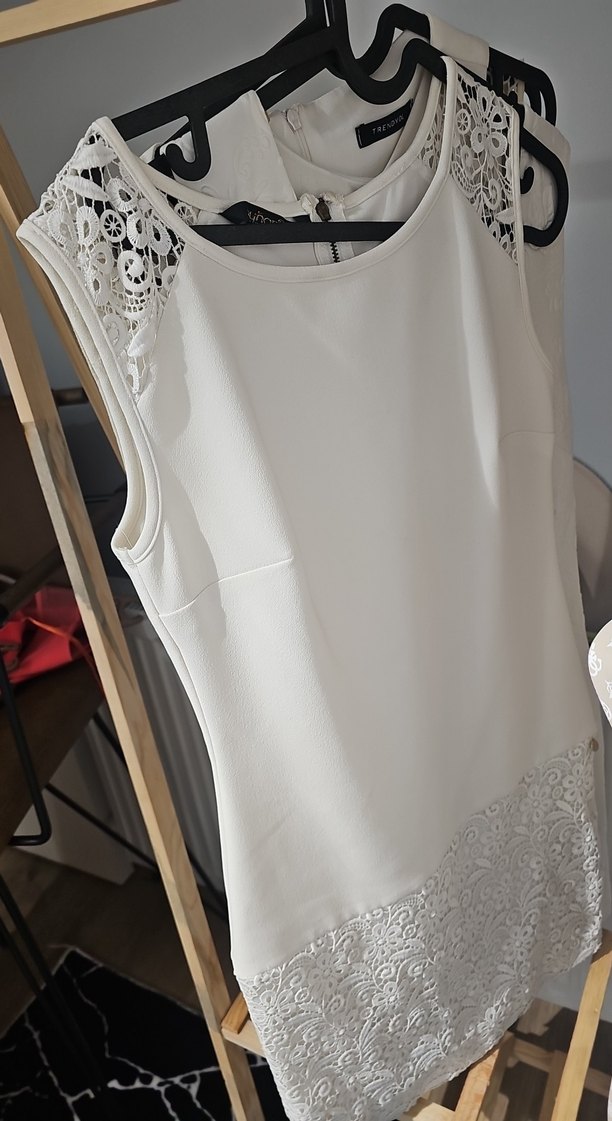 Dantel Detaylı Beyaz Kolsuz Bluz - Görsel 4