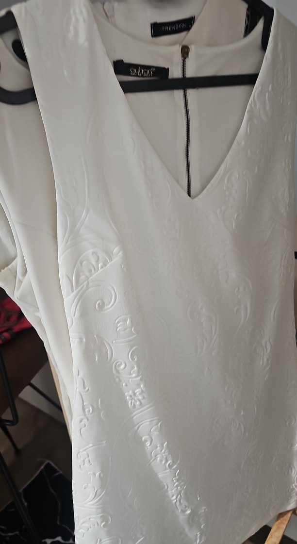 Beyaz V Yaka Dantel Detaylı Hamile Tunik - Görsel 3