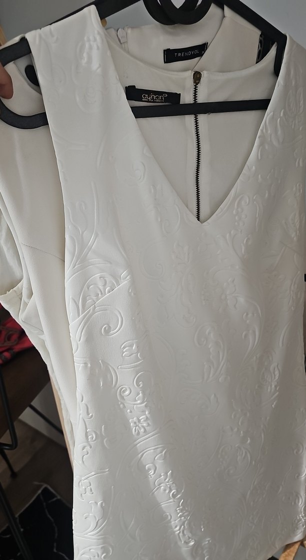 Beyaz V Yaka Dantel Detaylı Hamile Tunik - Görsel 2