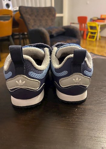 22 Beden Adidas çocuk spor ayakkabı