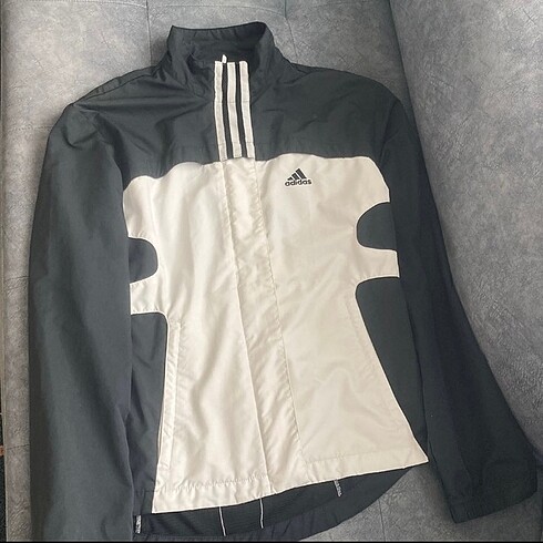 adidas siyah beyaz paraşüt ceket