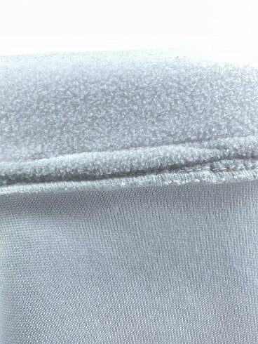 m Beden beyaz Renk PreLoved Sweatshirt %70 İndirimli.