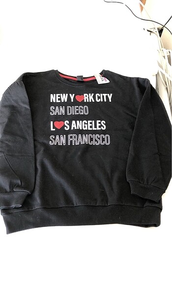 Pullu baskılı sweatshirt.