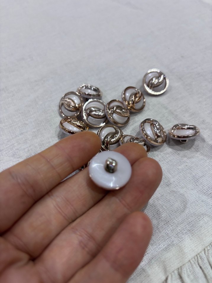 Krem rengi düğme - Görsel 2