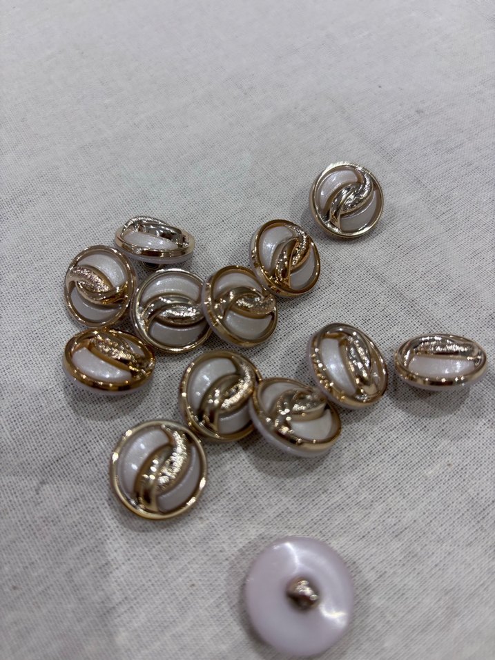 Krem rengi düğme - Görsel 3