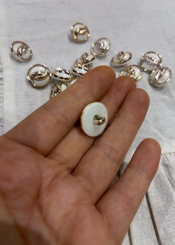 Beyaz düğme - Görsel 2