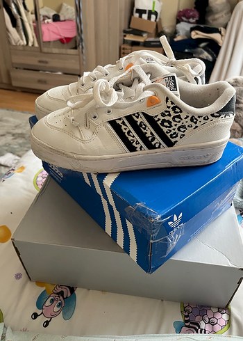 adidas 37