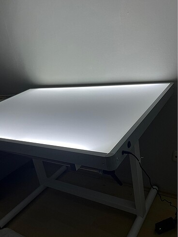 Beden beyaz Renk Akyazı 80x120 ışıklı çizim masası