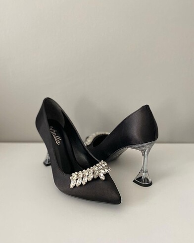 Taşlı stiletto