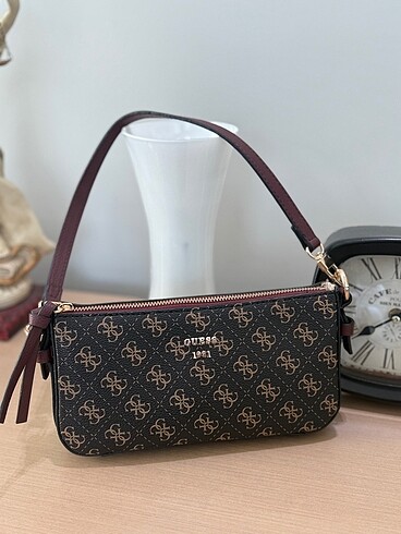 Guess Guess Model monogram Çanta