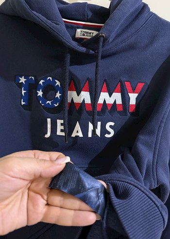 Tommy Hilfiger s