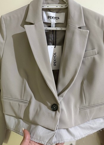 Bej Kadın Düğmeli Kısa Blazer Ceket - Görsel 3