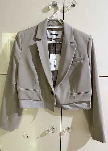 Bej Kadın Düğmeli Kısa Blazer Ceket - Görsel 2