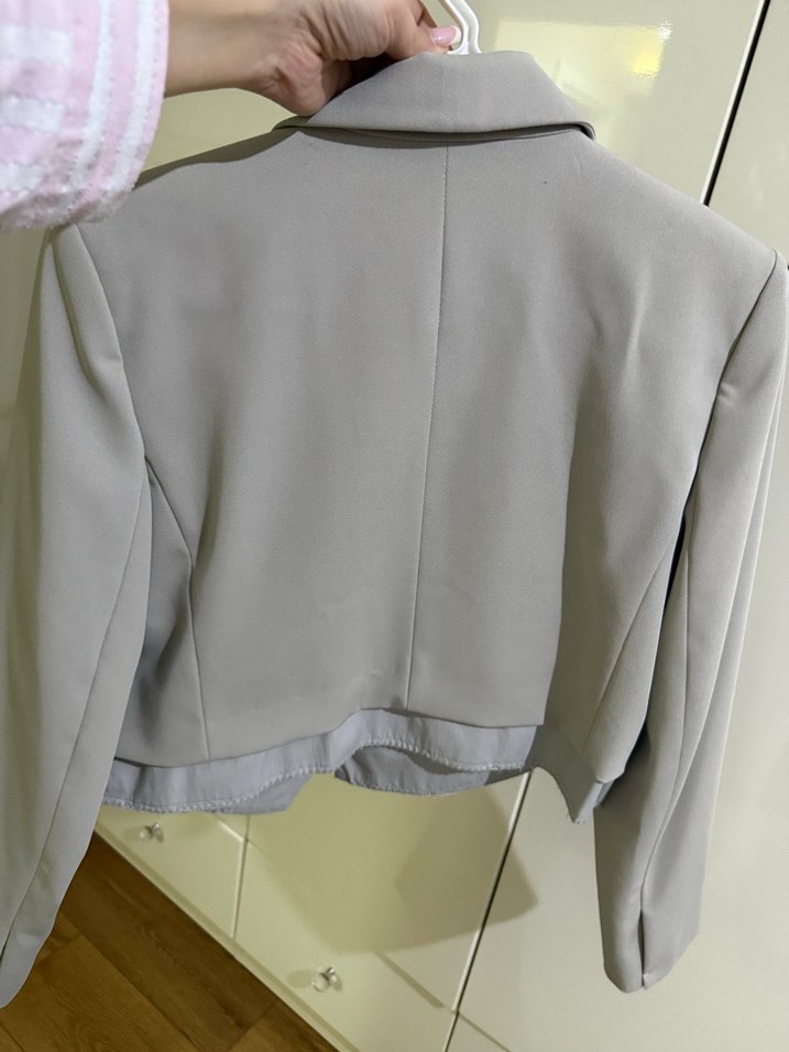 Bej Kadın Düğmeli Kısa Blazer Ceket - Görsel 5