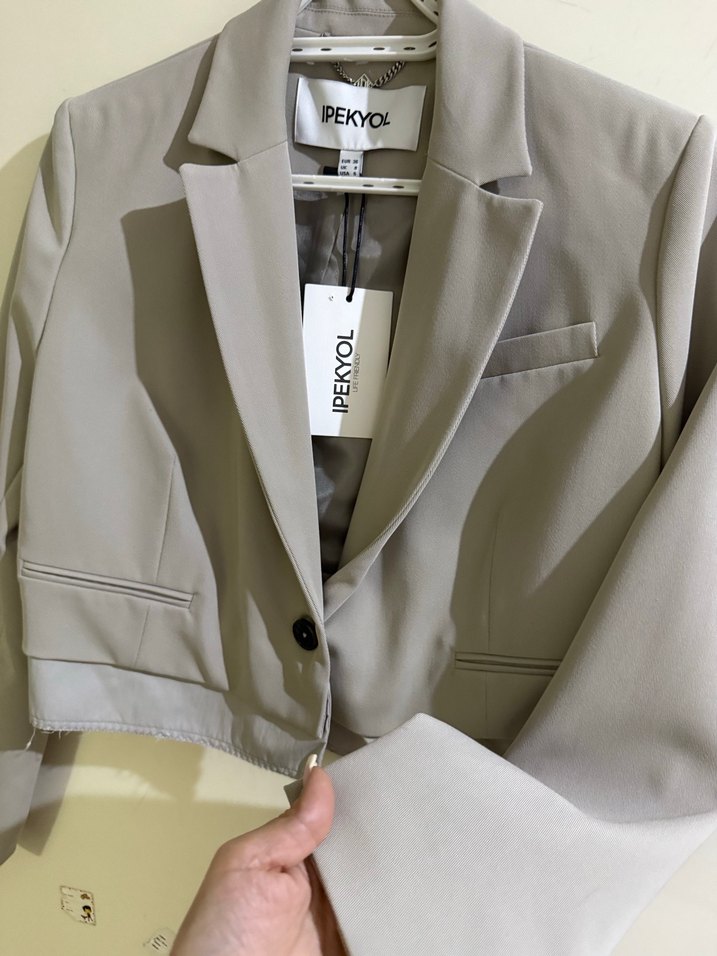 Bej Kadın Düğmeli Kısa Blazer Ceket - Görsel 4