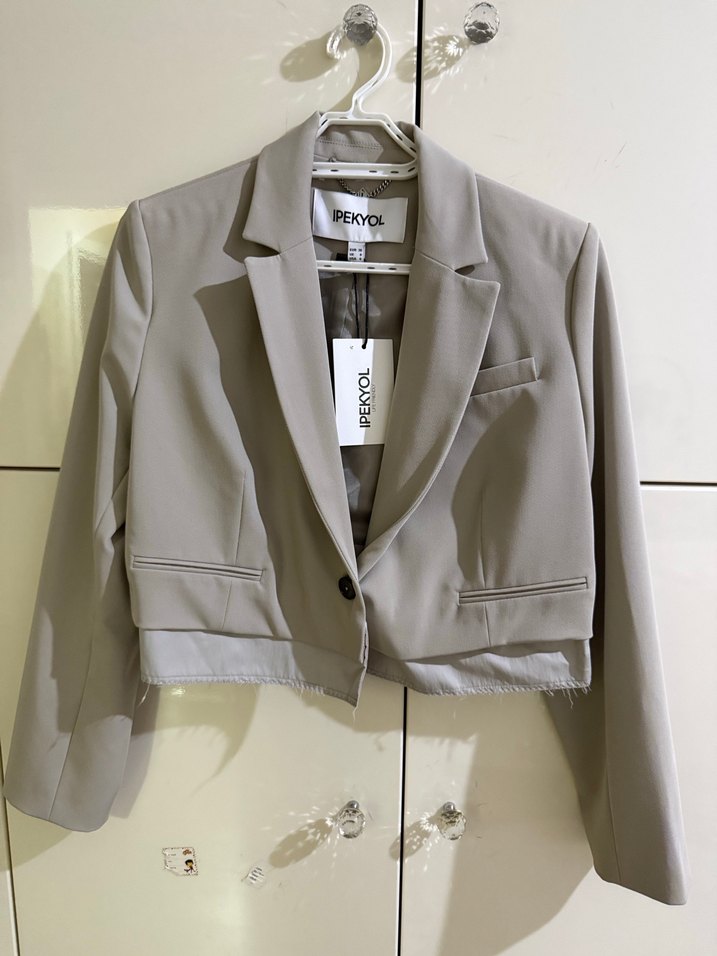 Bej Kadın Düğmeli Kısa Blazer Ceket - Görsel 2