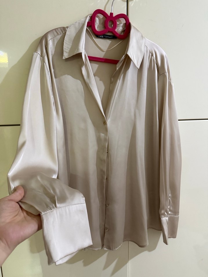 Bej V Yaka Düğmeli Kadın Gömlek - Görsel 2