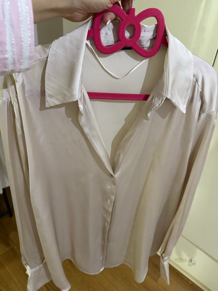 Bej V Yaka Düğmeli Kadın Gömlek - Görsel 4