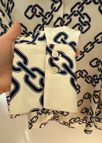 m Beden Zincir Detaylı Beyaz Uzun Kollu Kadın Gömlek