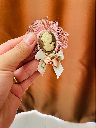 Cameo Broş