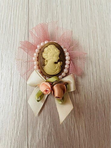 American Vintage Cameo Broş
