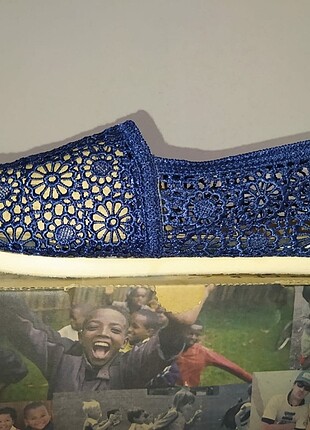 TOMS Yeni orjinal etiketli