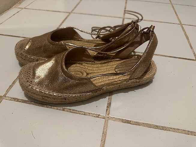 39 Beden Stradivarius bağcıklı espadril