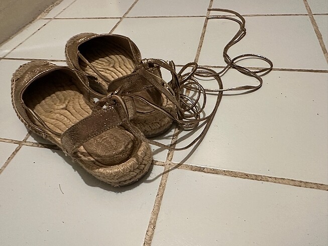 39 Beden altın Renk Stradivarius bağcıklı espadril