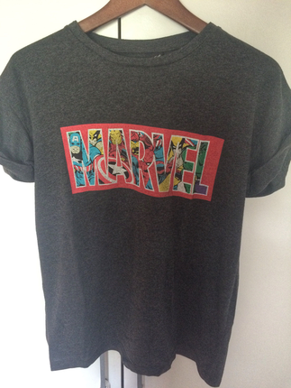 gri tshirt